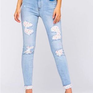 Judy Blue Flower Patch High Rise Skinny Cuffed Jeans.